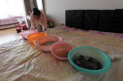 武宁楼上漏水，住户失联，小区没物管，业主维权难！律师来支招……
